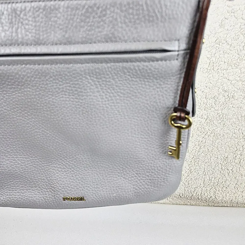 Fossil Pebbled Leather Crossbody Bag Gray Zip Pocket Key Charm Adjustable Strap